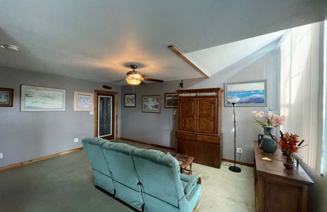 PRICE DROP!! // NEW ON MARKET // ALL BILLS PAID !