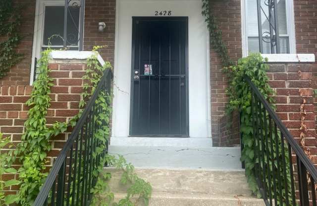 Photo of 2428 W FRANKLIN Street