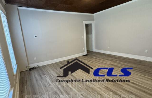 Photo of 700 South 8th Street - 1