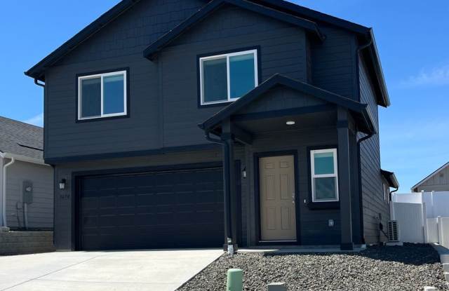 Brand new 3 bedroom/2.5 bathroom ready for move in