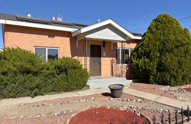 Photo of 2425 Mountain Rd NW