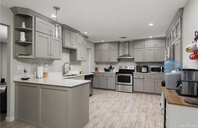 2822 Poinciana Street