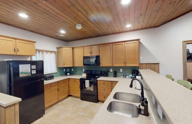 Spacious 4 Bedroom Fully Furnished Apartment in Pigeon Forge