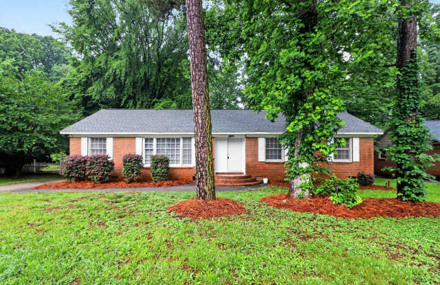Charming 3 Bedroom Home in Matthews!