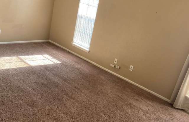Southside - Pet Friendly! Townhouse