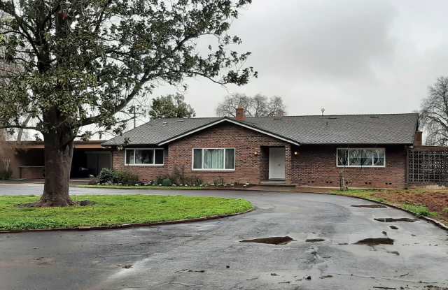 BEAUTIFUL COUNTRY HOME IN OAKVIEW SCHOOL DISTRICT WITH POOL  MORE! - 26490 Dustin Road, San Joaquin County, CA 95632