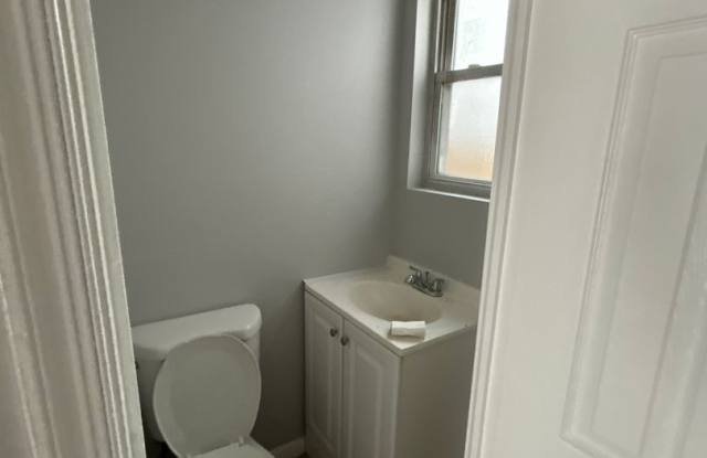 24 E ABBOTTSFORD AVE