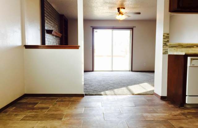 Charming 3BD 2BA Home in Yukon!!!