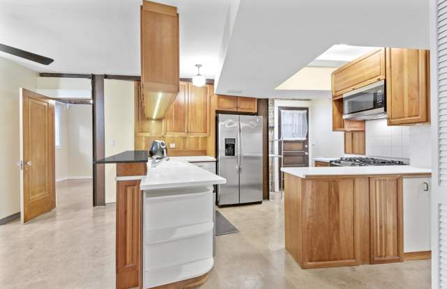 2749 N Hampden Court