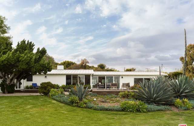 29107 Cliffside Dr