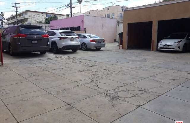 150 S Kenmore Ave unit: 150 1/2