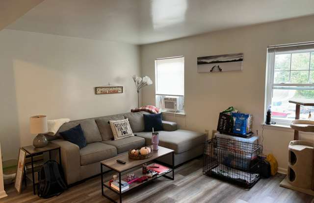 2 Bedroom 1 Bath On Broce Drive