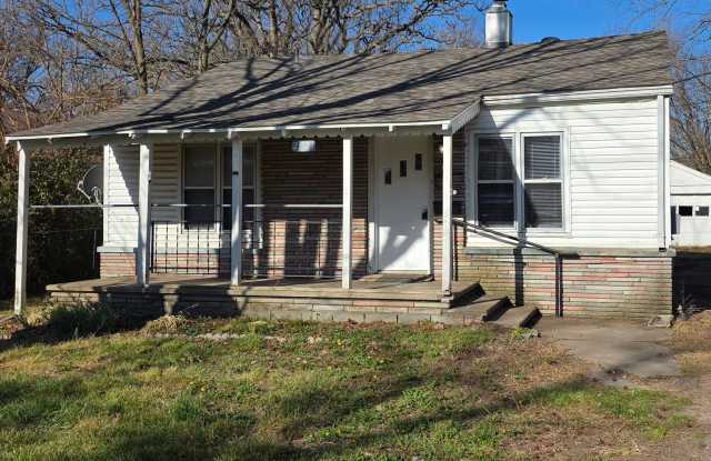 Updated!  2 Bedroom 1 Bath home! $895!