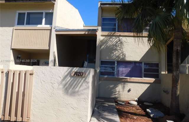 14211 Kendale Lakes Cir