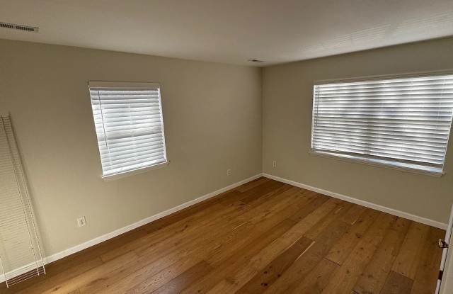Room in 5 Bedroom Home at Forsyth Dr