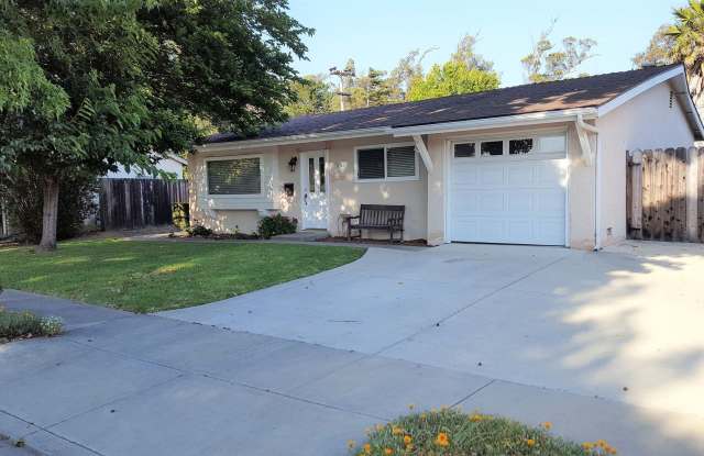 3 Bedroom with Fenced Yard in Laguna Lake