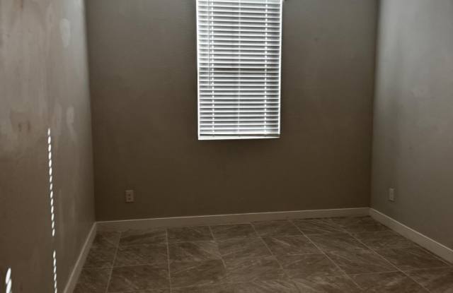 23436 W WINSLOW Avenue