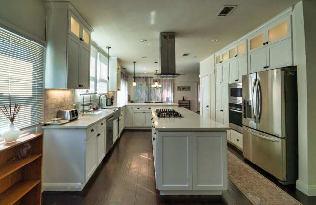 DESIRED HOME IN BEAUTIFUL LOS ANGELES 6407 Dix St Los Angeles, CA  90068