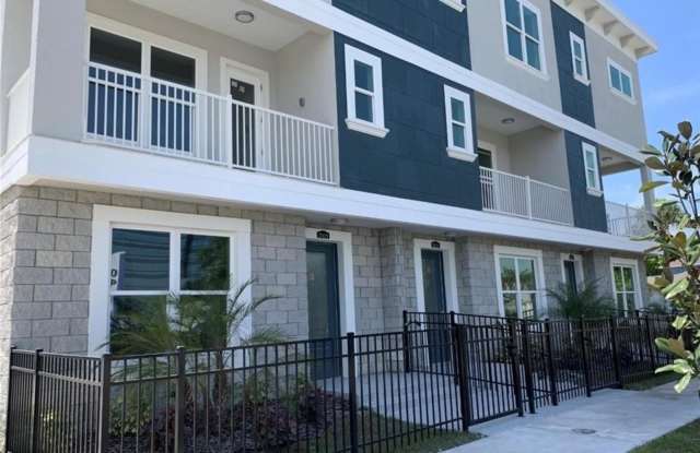 3702 W ROLAND STREET