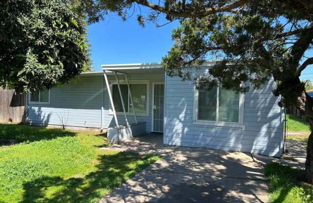 Updated 3-Bedroom in Established Neighborhood - 321 East 19th Street, Merced, CA 95340