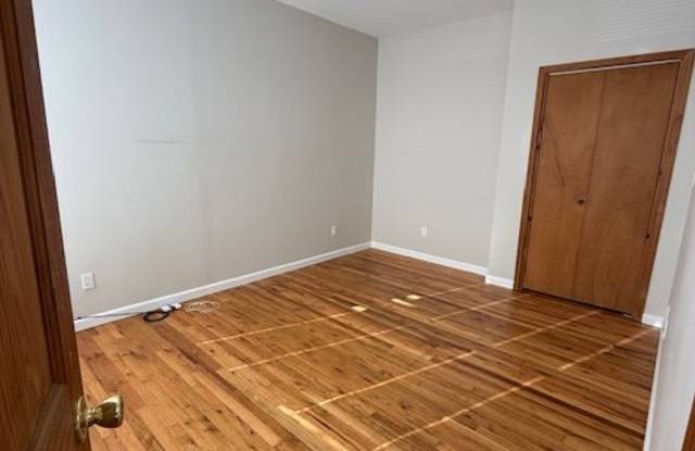 Photo of 72 Carleton Avenue