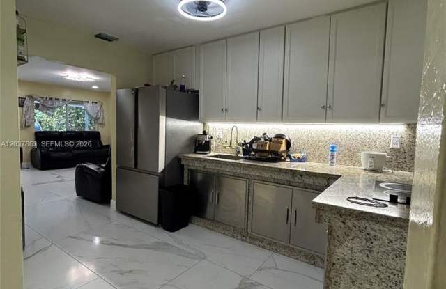 5157 NE 5th Avenue 1, Oakland Park, FL 33334 - 2462