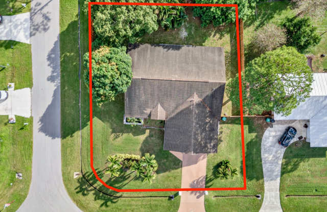 Photo of 566 SE Damask Avenue