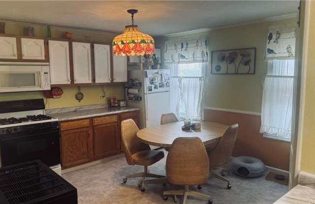 150 East Street unit: 3