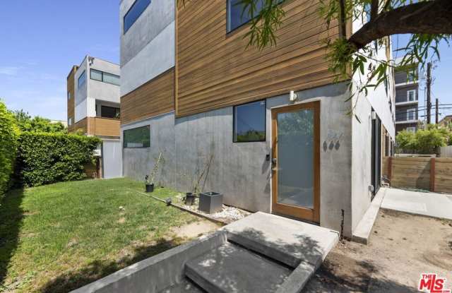 Photo of 866 S Wilton Pl