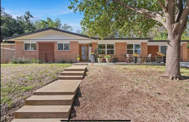 2316 Hermanson- Heart of Waco Gem