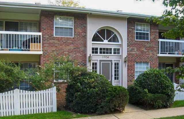 Photo of Spacious, 2 Bed 1 Bath Condo In Fantastic Mclean Chase Location – Minutes To Tysons