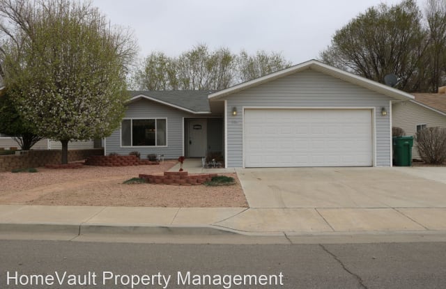 304 Valle Vista Drive - 304 Valle Vista Dr, Farmington, NM 87401