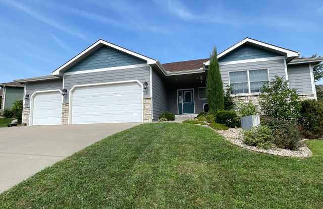 FANTASTIC FAMILY HOME! GREAT LOCATION! 3-CAR GARAGE!