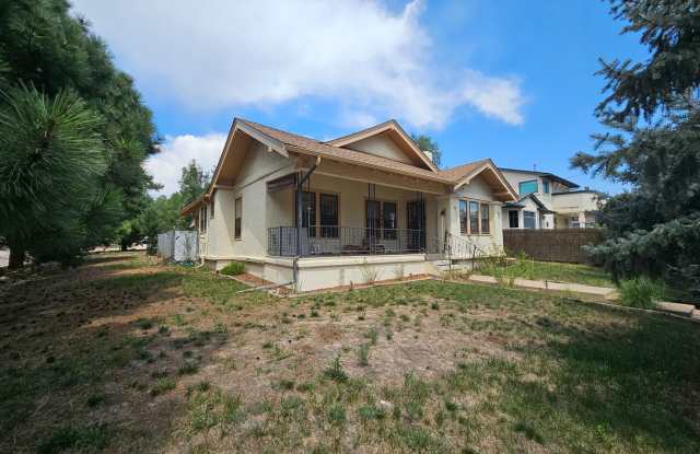 3 Bed 1 Bath Charming Westside Retreat!!