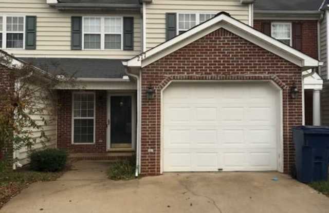 Townhouse Behind Oxford Lake! 277 Ivy Place