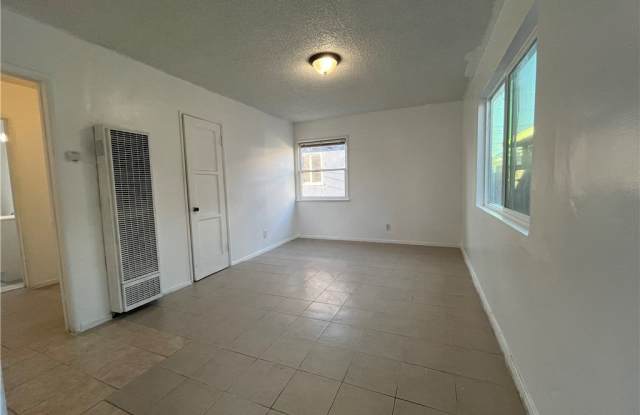 4223 W Broadway