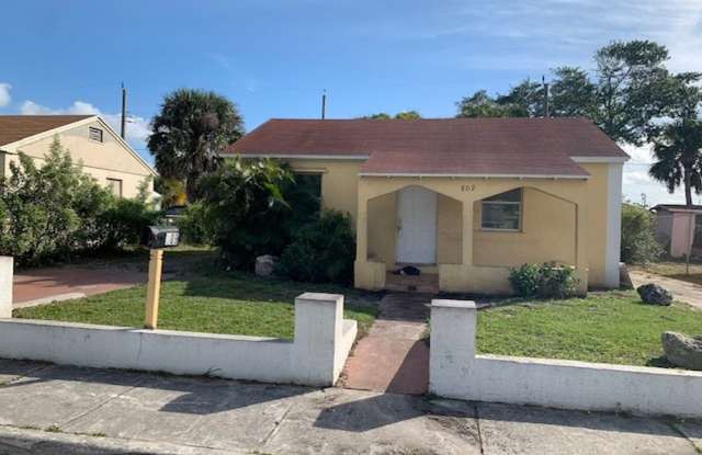 4 Bedroom 2.5 Bathroom SF House