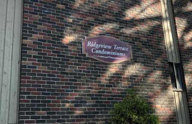 Photo of 244 Oakville Ave