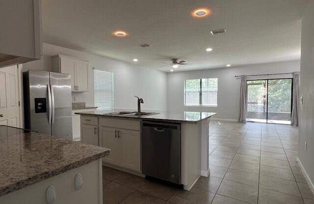 900 Old Country Rd S E