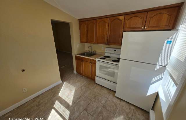 Studio 1 bath with Full Kitchen Available in Hyde Park