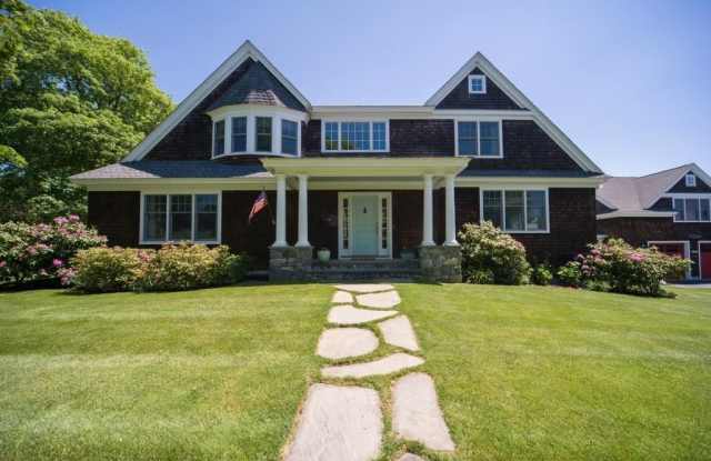 Photo of 190 Coggeshall Avenue