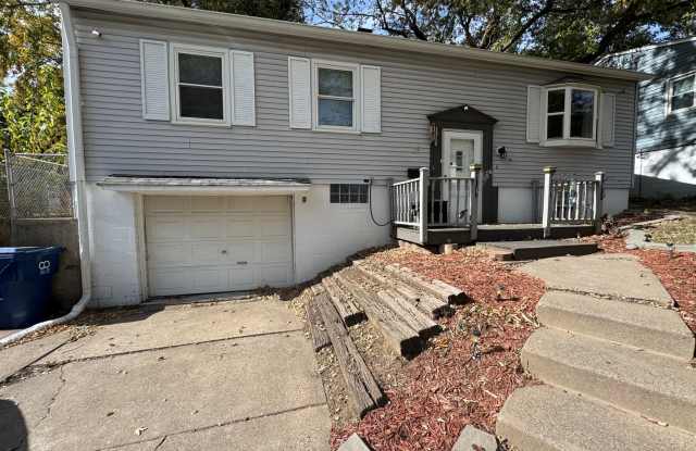Photo of 3 Bedroom 2 Bath house in Bettendorf