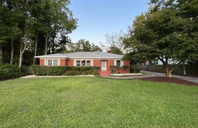 Photo of 5bd/2ba NEWLY remodeled brick ranch home. NO CATS.