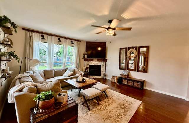 Spacious  Stylish 5-Bedroom Home in Cordera