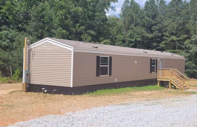 NOW ACCEPTING APPLICATIONS: Madison Co- Colbert, GA- Three Bedroom and Two Bathroom Manufactured Home - Very Convenient to All of Athens