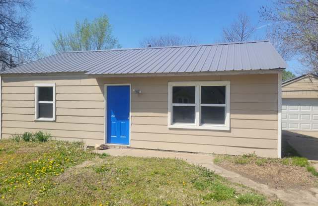 2 Bedroom House Backyard!