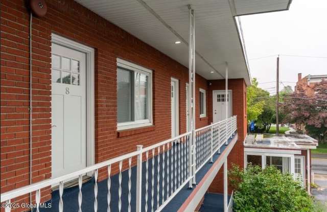 195 South Broadway unit: 7