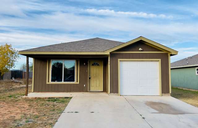 Photo of Cozy 3-Bedroom, 2-Bathroom Home with Garage in East Lubbock