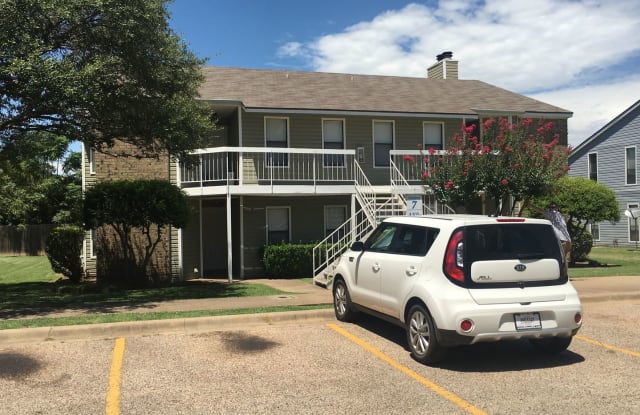 4307 Lake Shore Villa Dr.  Lake Shore Villa Apts. - 4307 Lake Shore Villa Dr, Waco, TX 76710