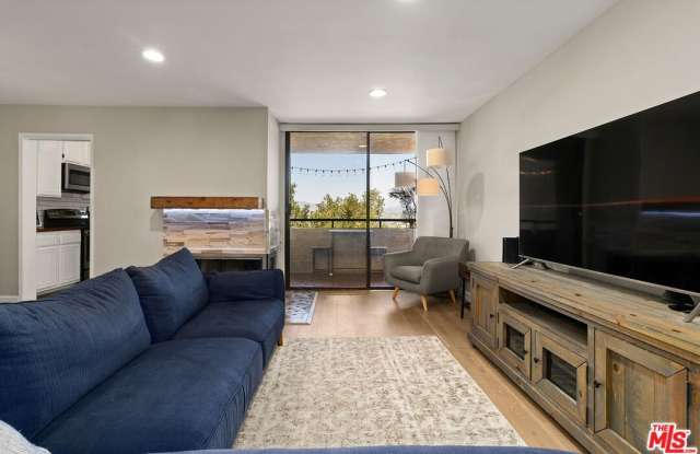 Photo of 4275 Via Arbolada unit: 205